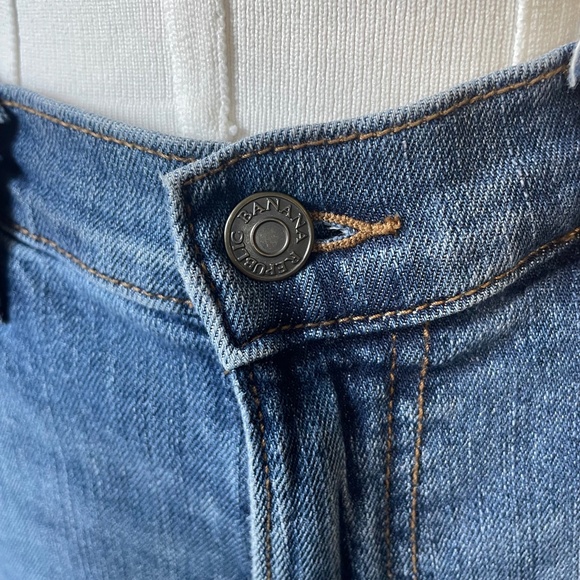 Banana Republic Mid Rise Dark Wash Girlfriend Ankle Length Jeans Frayed - Picture 9 of 14